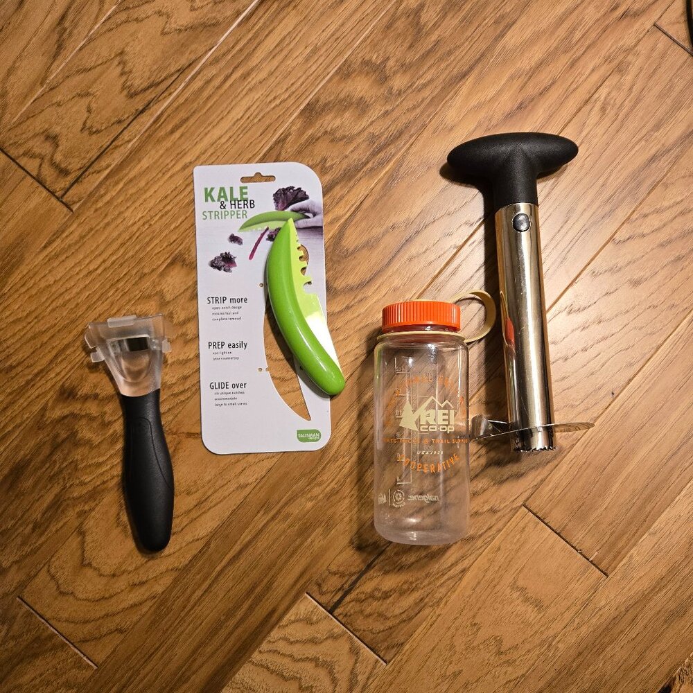 Kitchen Items (lot of 4)